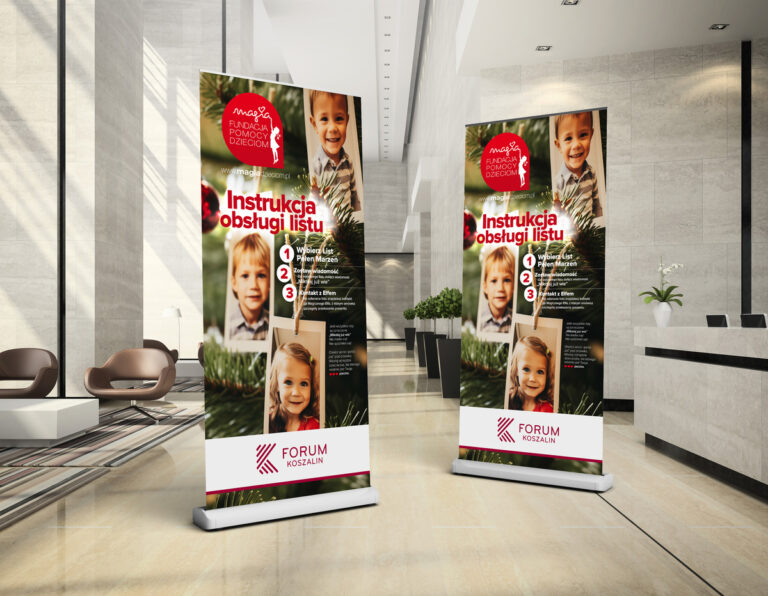 Roll-upy reklamowe ustawione w przestrzeni biurowej