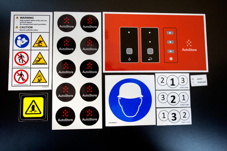 Zestaw naklejek informacyjnych i piktogramów BHP na panelu