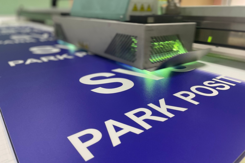 Tabliczka parkingowa z trwałym oznaczeniem wykonanym w druku przemysłowym